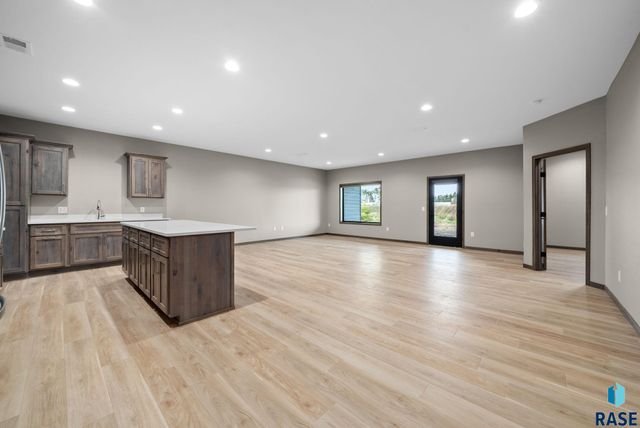 638 Harter Dr Drive, Madison, SD 57042