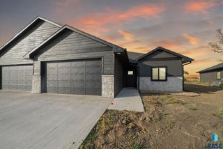 638 Harter Dr Drive, Madison, SD 57042