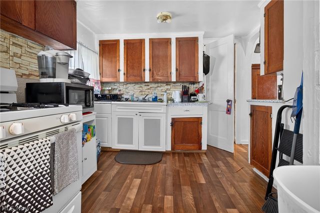 186 Parmely Avenue, Elyria, OH 44035