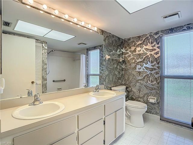 1595 Bunting LN, Sanibel, FL 33957