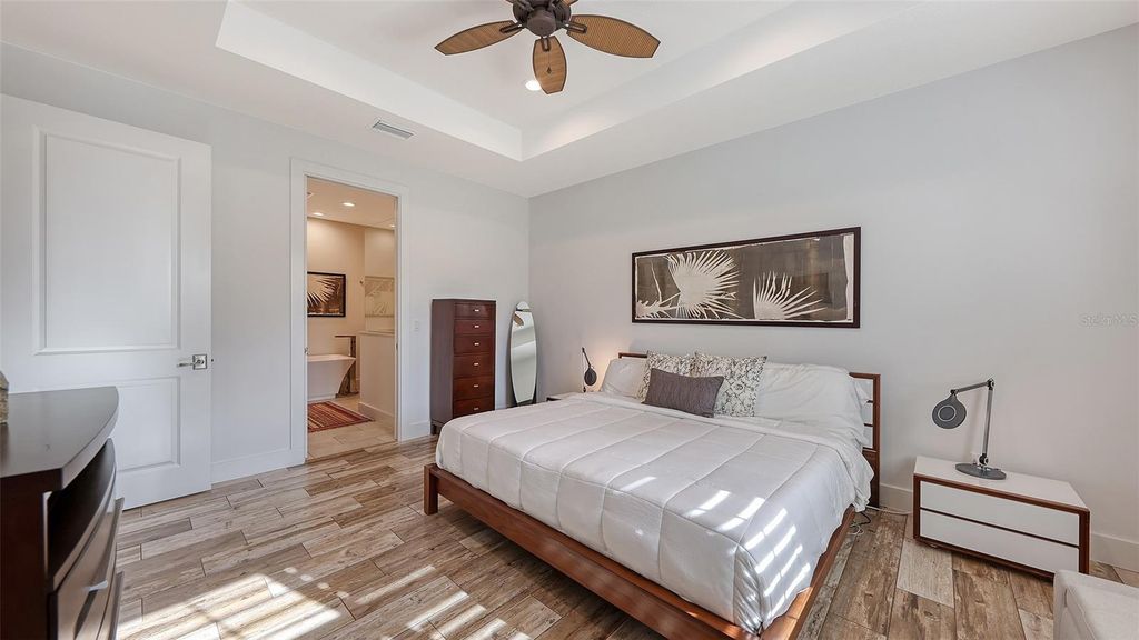 Image 20 of property listing at 4756 RINGWOOD MEADOW, Sarasota, FL 34235