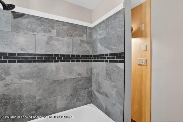 735 N Cochran Avenue, Charlotte, MI 48813