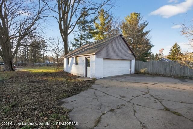 735 N Cochran Avenue, Charlotte, MI 48813