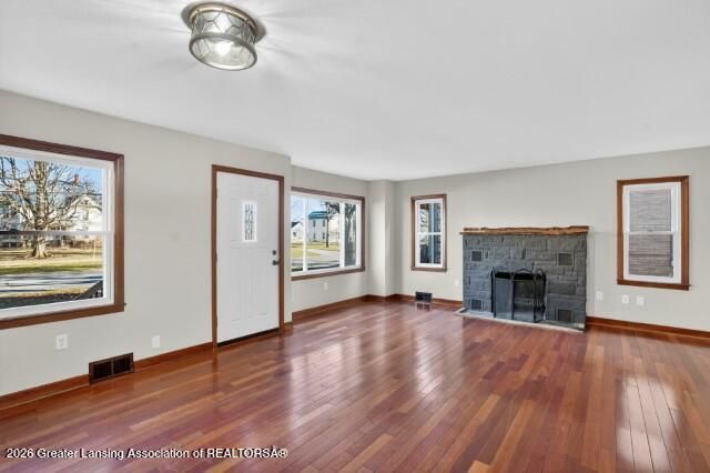 735 N Cochran Avenue, Charlotte, MI 48813