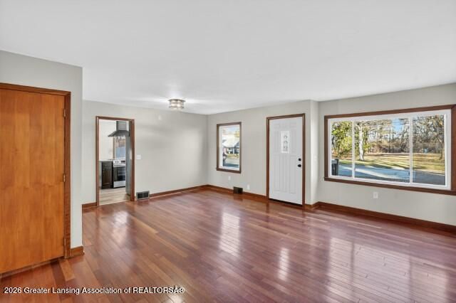 735 N Cochran Avenue, Charlotte, MI 48813