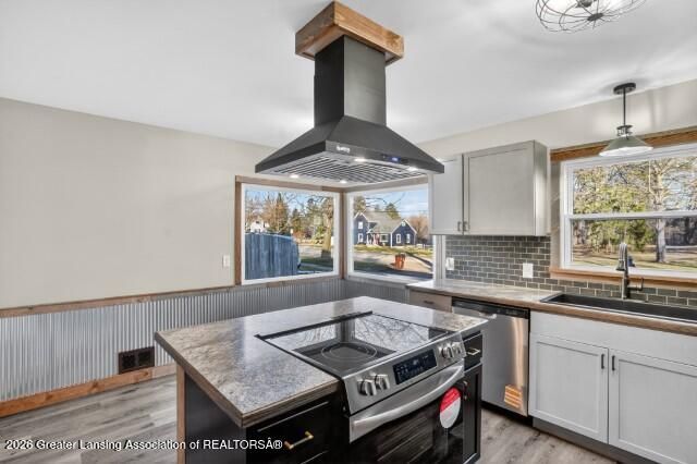 735 N Cochran Avenue, Charlotte, MI 48813