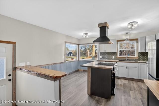 735 N Cochran Avenue, Charlotte, MI 48813