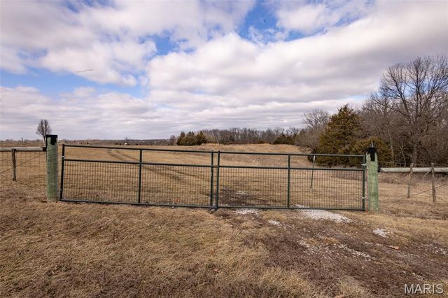 42046 Indiana Lane, Perry, MO 63462