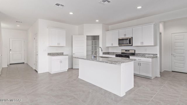 6105 E Falconry Trail, Tucson, AZ 85756