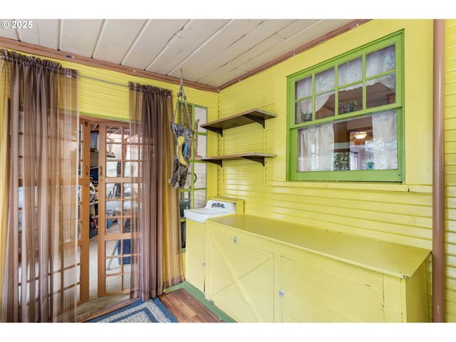 51557 Sw EM WATTS Rd, Scappoose, OR 97056