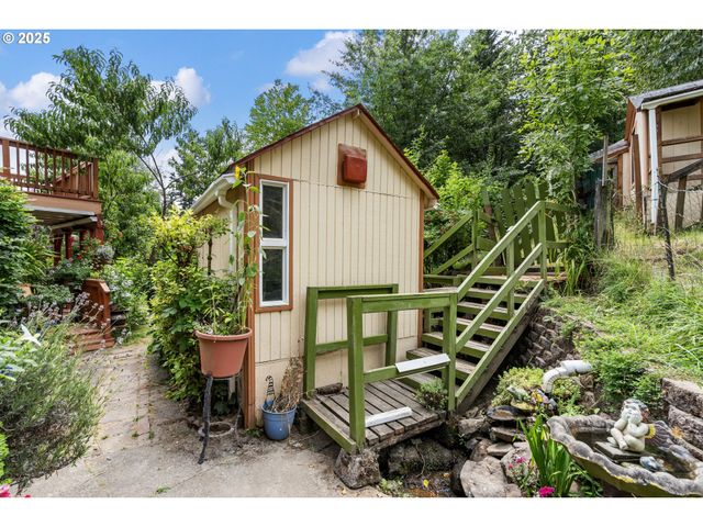 51557 Sw EM WATTS Rd, Scappoose, OR 97056