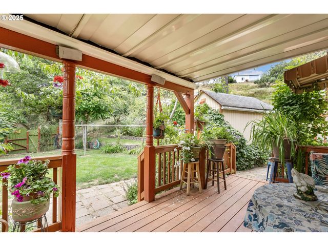 51557 Sw EM WATTS Rd, Scappoose, OR 97056