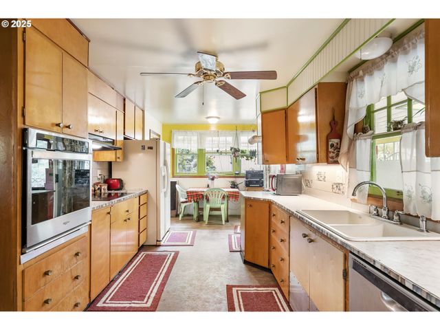 51557 Sw EM WATTS Rd, Scappoose, OR 97056