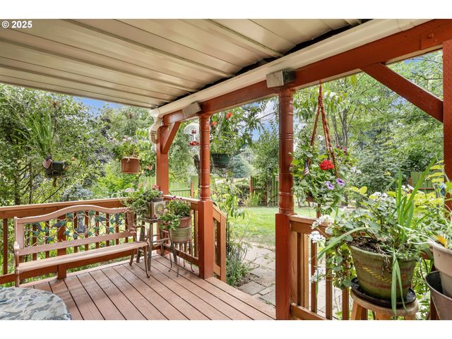 51557 Sw EM WATTS Rd, Scappoose, OR 97056