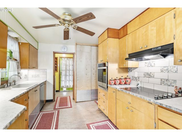 51557 Sw EM WATTS Rd, Scappoose, OR 97056