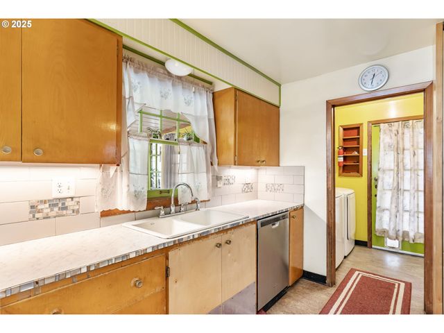 51557 Sw EM WATTS Rd, Scappoose, OR 97056