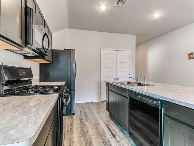 11705 Annette Drive, Yukon, OK 73099