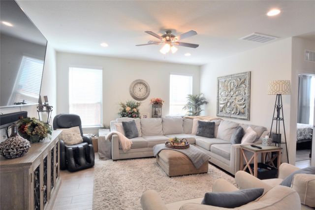 213 Compania DR, Liberty Hill, TX 78642