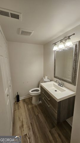 6900 Roswell Rd F9, Sandy Springs, GA 30328