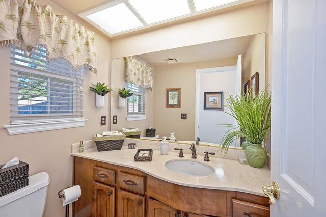 100 Bermuda Ct, Roseville, CA 95678