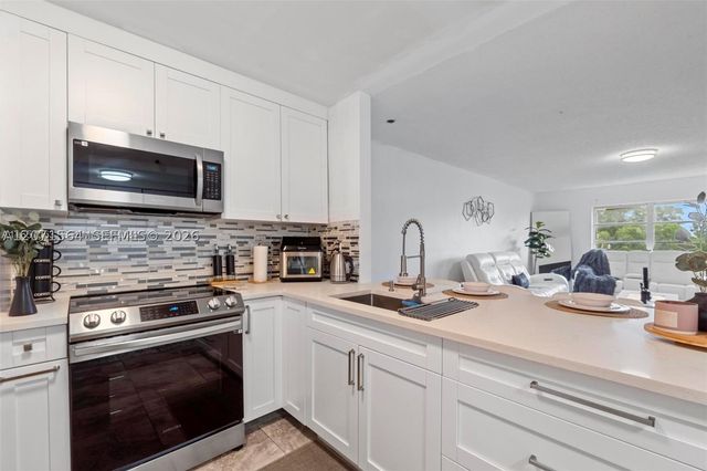 8161 SW 24Th Ct 404, Davie, FL 33324