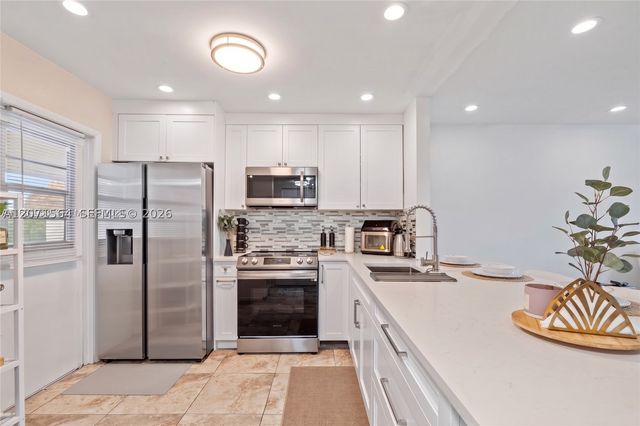 8161 SW 24Th Ct 404, Davie, FL 33324
