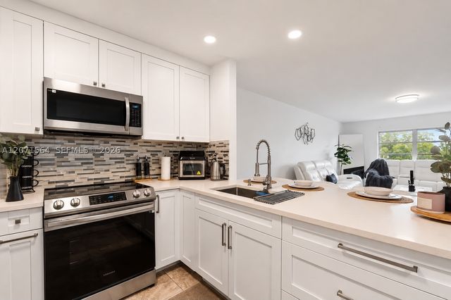 8161 SW 24Th Ct 404, Davie, FL 33324
