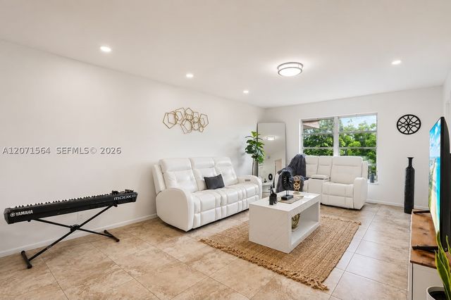 8161 SW 24Th Ct 404, Davie, FL 33324