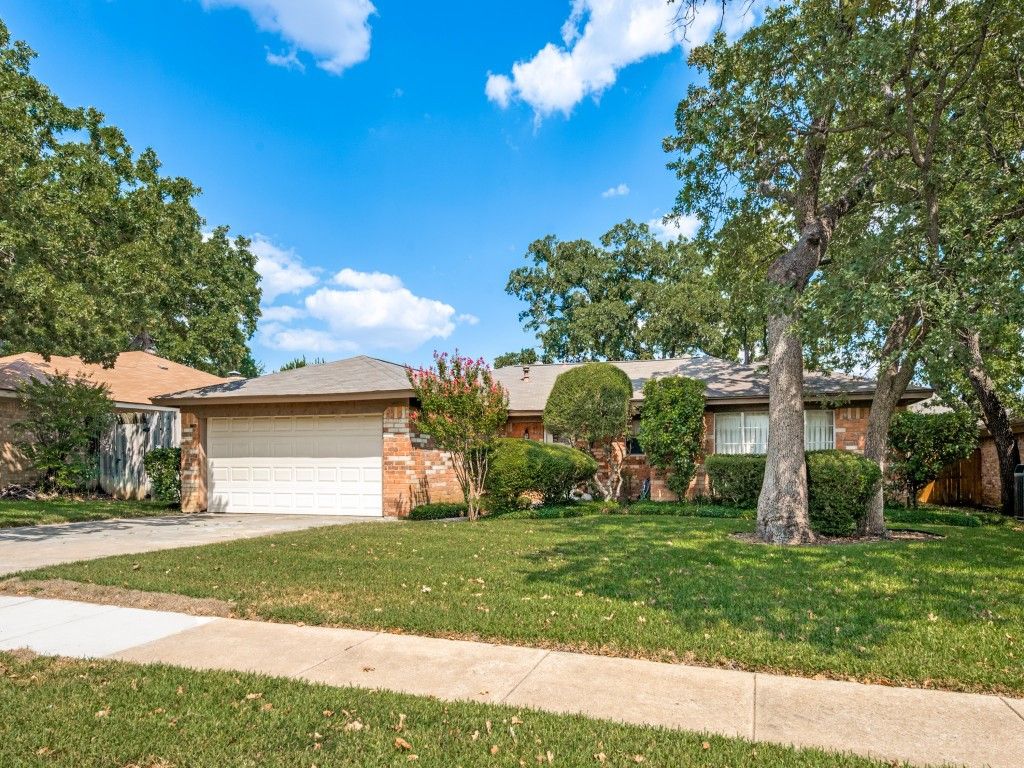 2728 Meadow Green, Bedford, TX 76021 — exterior