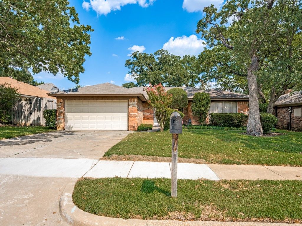 2728 Meadow Green, Bedford, TX 76021 — photo 2