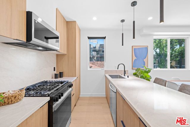 837 N Detroit Street, Los Angeles, CA 90046