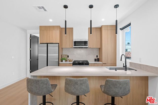 837 N Detroit Street, Los Angeles, CA 90046