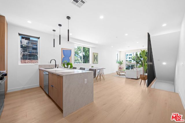 837 N Detroit Street, Los Angeles, CA 90046