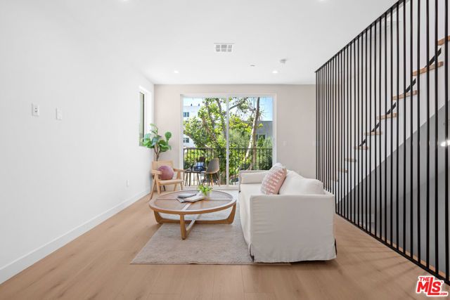 837 N Detroit Street, Los Angeles, CA 90046