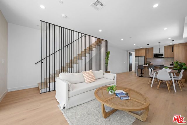 837 N Detroit Street, Los Angeles, CA 90046