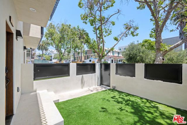 837 N Detroit Street, Los Angeles, CA 90046