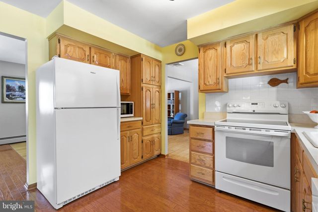 1460 CATHYS LN, North Wales, PA 19454