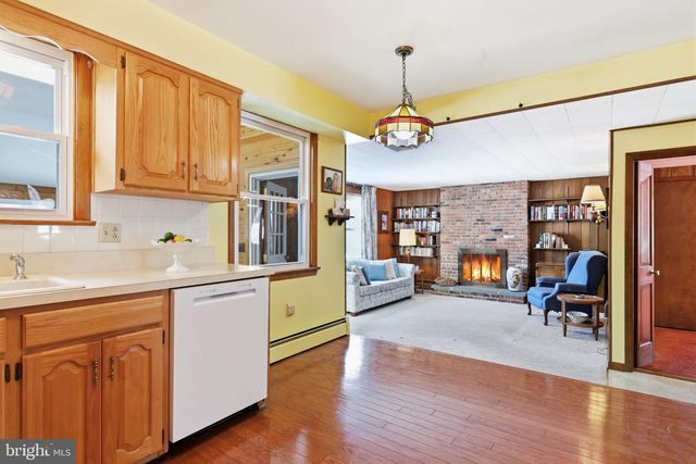 1460 CATHYS LN, North Wales, PA 19454