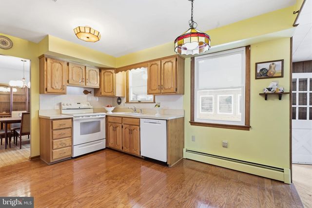 1460 CATHYS LN, North Wales, PA 19454