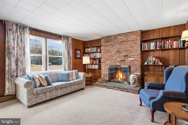 1460 CATHYS LN, North Wales, PA 19454