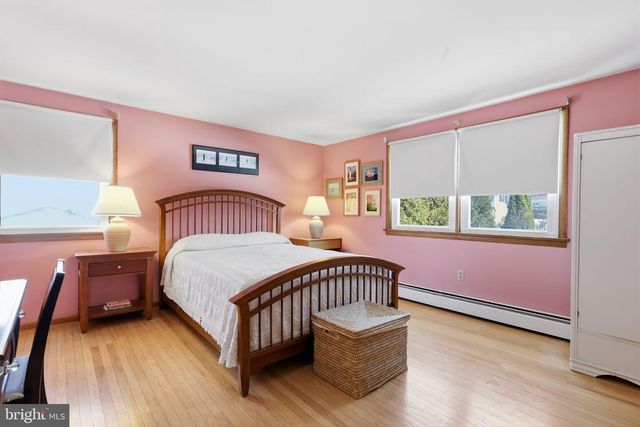 1460 CATHYS LN, North Wales, PA 19454