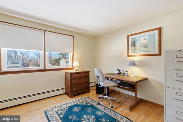 1460 CATHYS LN, North Wales, PA 19454