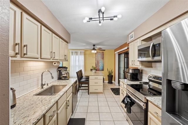 100 E OAK TERRACE DRIVE A2, Leesburg, FL 34748