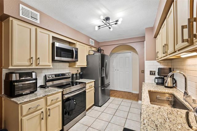 100 E OAK TERRACE DRIVE A2, Leesburg, FL 34748