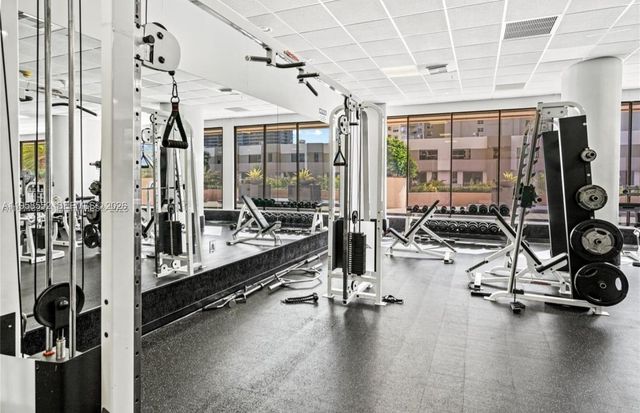 1800 NE 114th St 811, Miami, FL 33181