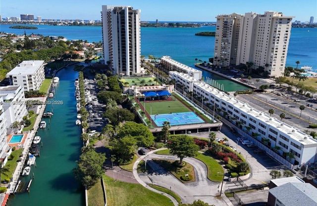 1800 NE 114th St 811, Miami, FL 33181