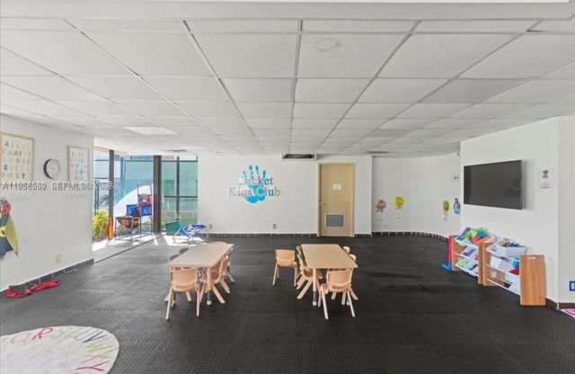 1800 NE 114th St 811, Miami, FL 33181