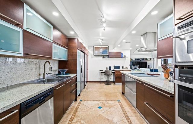 1800 NE 114th St 811, Miami, FL 33181