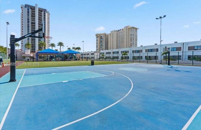 1800 NE 114th St 811, Miami, FL 33181