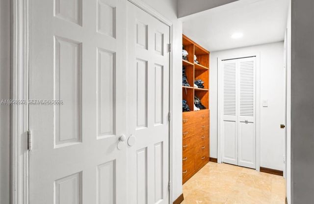 1800 NE 114th St 811, Miami, FL 33181